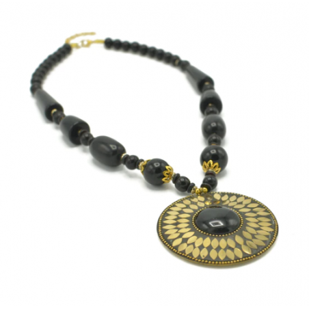 BLACK BEADS WITH ROUND GOLD PENDANT NECKLACE ITEM NO. FWNK-2202-110